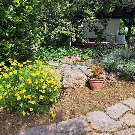 Stone House Garden Retreat By The Sea * Preko