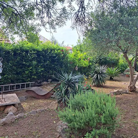 Stone House Garden Retreat By The Sea Preko