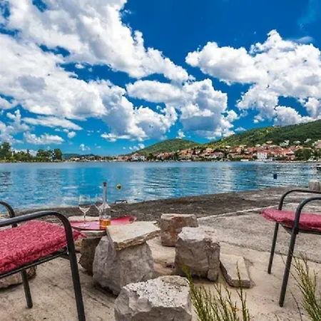 Stone House Garden Retreat By The Sea * Preko