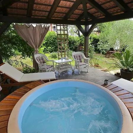Holiday home Stone House Garden Retreat By The Sea *