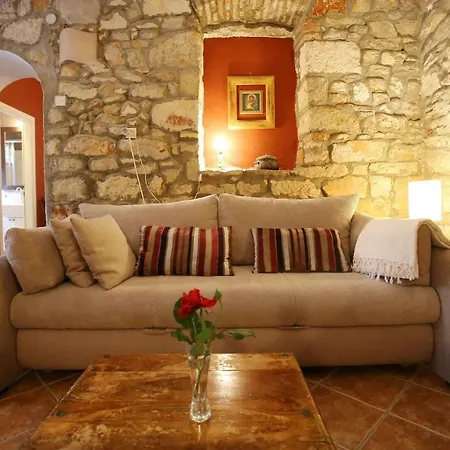 Stone House Garden Retreat By The Sea Преко