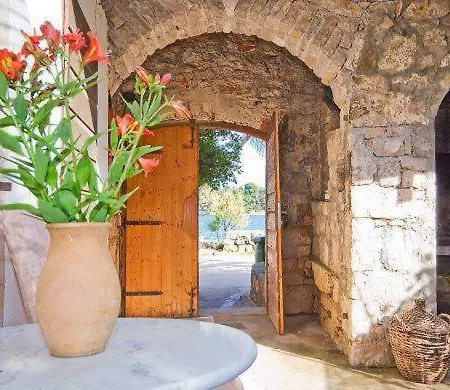Semesterbostad Stonehouse By The Sea Zmorac Preko