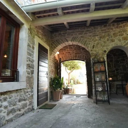 Semesterbostad Stonehouse By The Sea Zmorac Preko