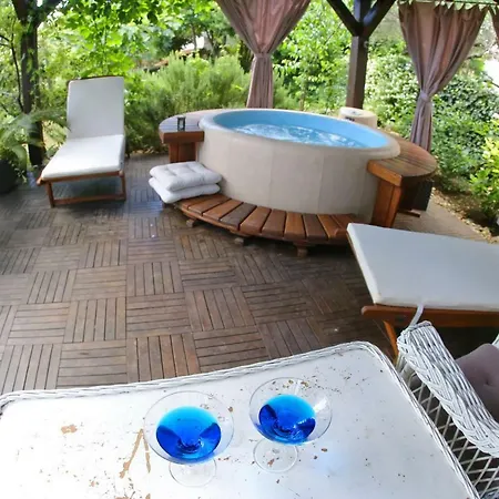 Stone House Garden Retreat By The Sea *