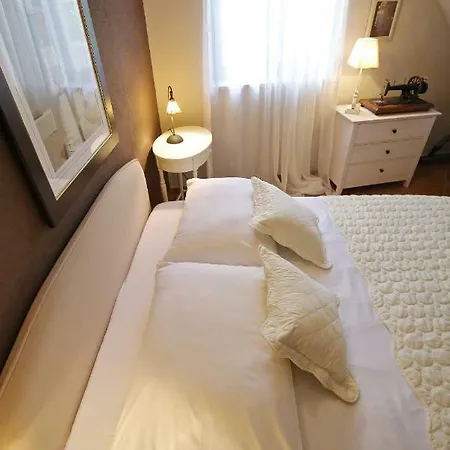 Stone House Garden Retreat By The Sea * Preko