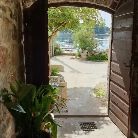 Semesterbostad Stonehouse By The Sea Zmorac Preko