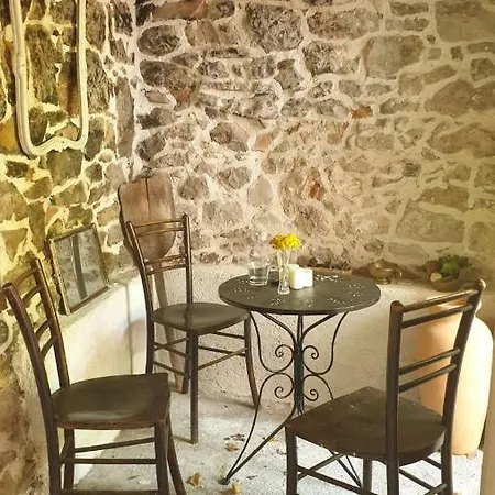 Semesterbostad Stonehouse By The Sea Zmorac *
