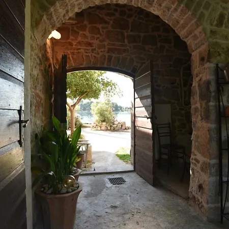 Stone House Garden Retreat By The Sea