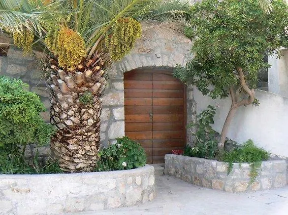 Stonehouse By The Sea Zmorac 度假居